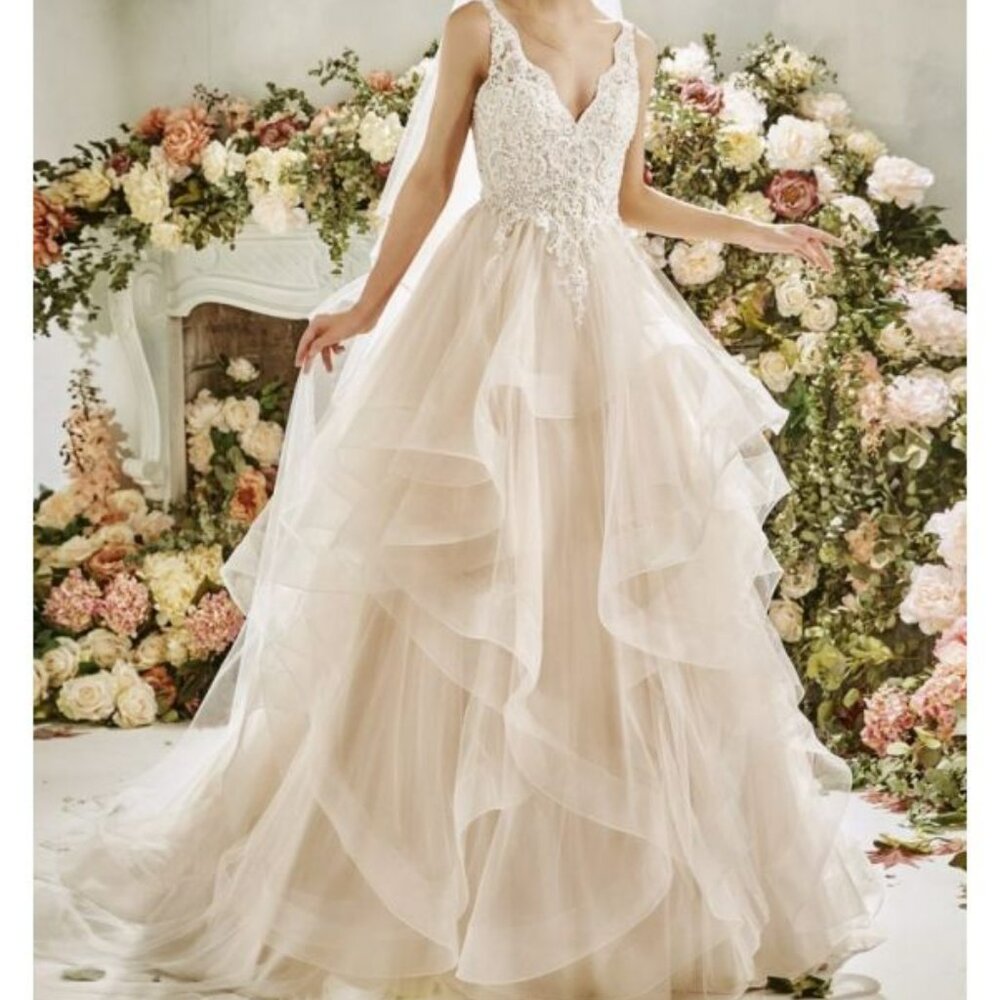 St. Patrick "Gerbera" Wedding Gown (Unaltered)